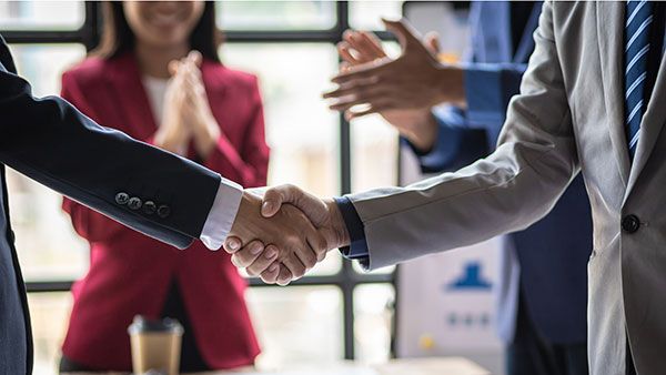 handshake-GettyImages-1498442212